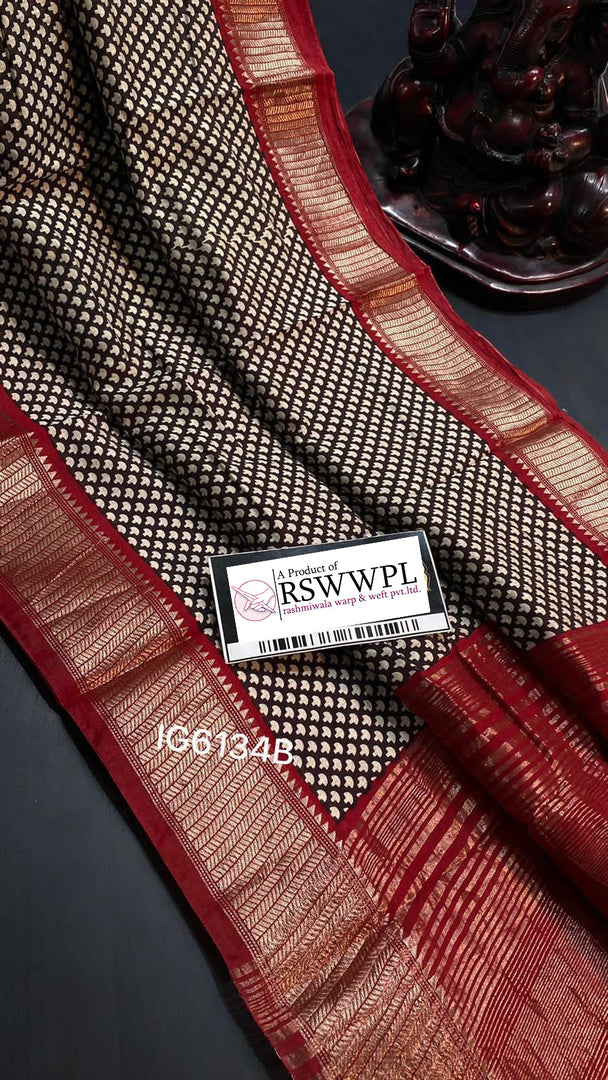 Green Attractive lite weight soft pure assami pattu weaving border along with beautiful prints