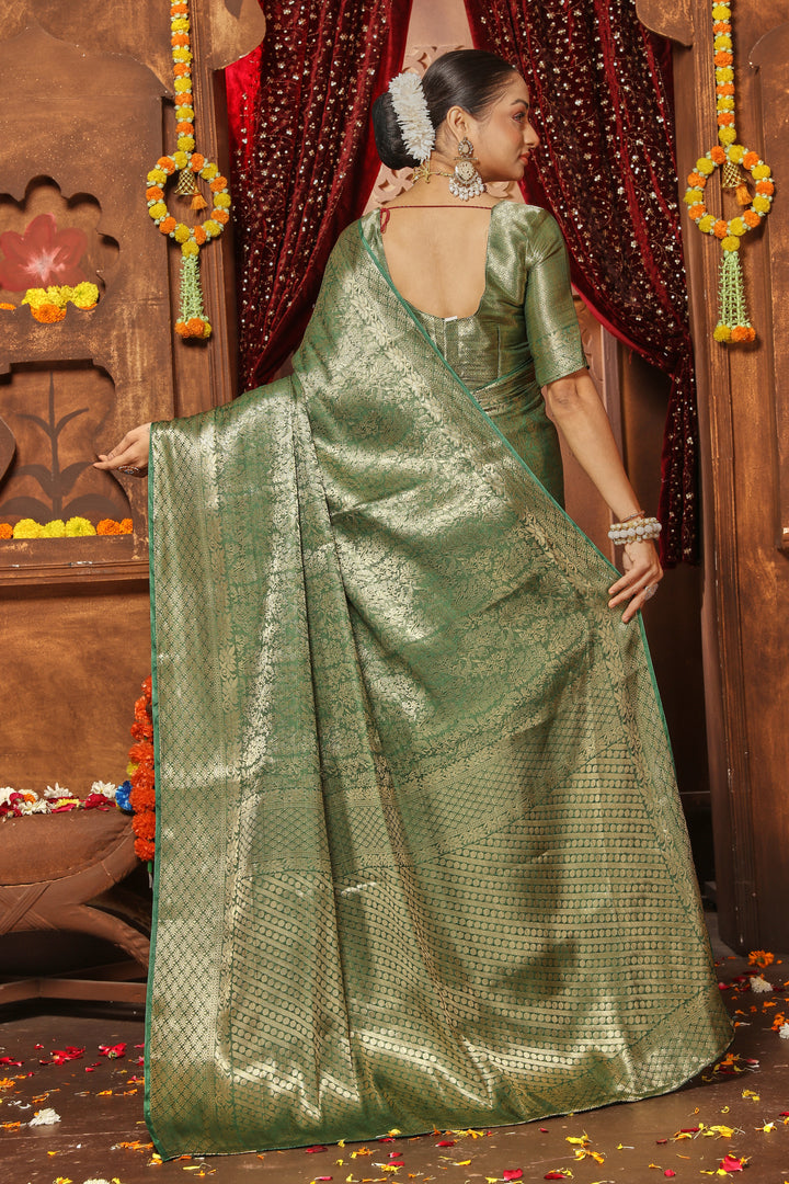 Buy Designer Sarees Online – Ethnic Styles & Trends