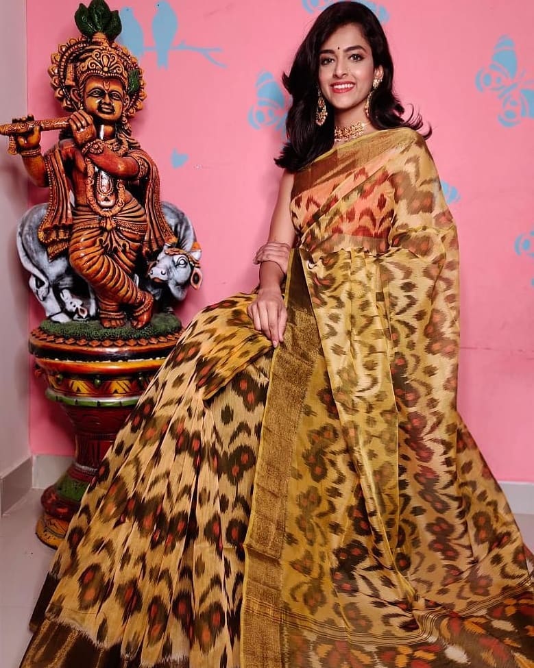 Chic Soft Silk Handloom Saree With Stylish Ikkat Art Print
