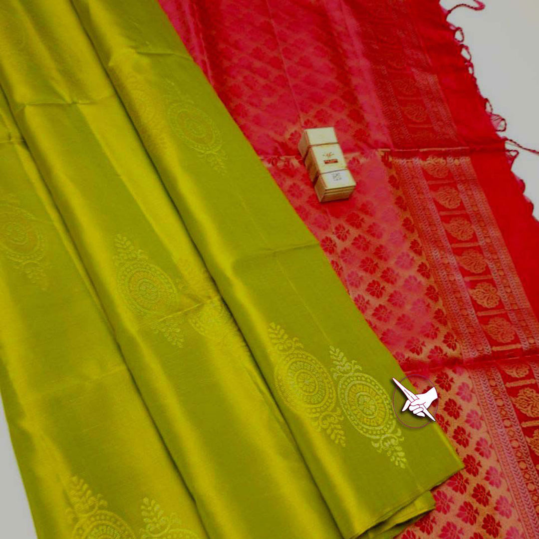 Green Premium Quality Silk Double Warp Border Less Design Saree