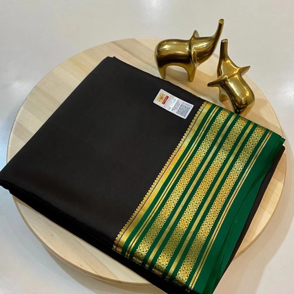 🥰 Exclusive Zari Border Black Nd Green Colour Plain Mysore Silk Saree.🥰