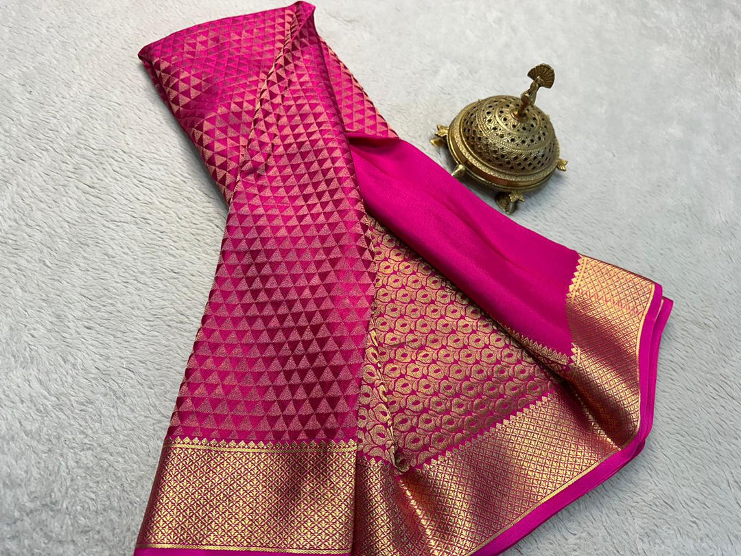 Graceful Splendor: Luxurious Silk Brocade Saree Adorned with Majestic Zari Weaving and Regal Pallu