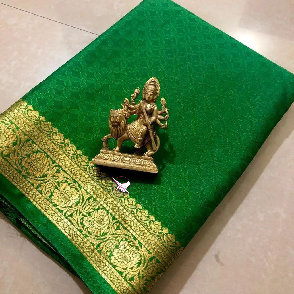 🥰 Elegant Green semi-silk saree with soft texture and delicate shine.🥰